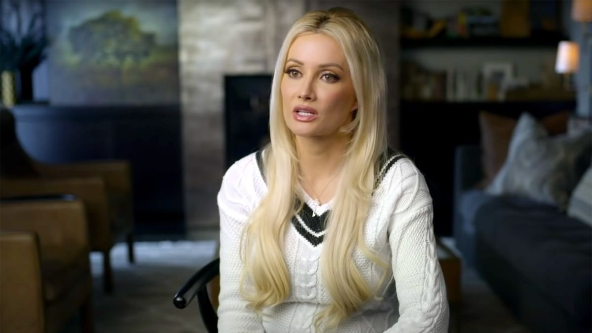  Holly Madison Leaving Playboy Mansion And Claims It Was Cult-Like And Reveals The Secrets About It