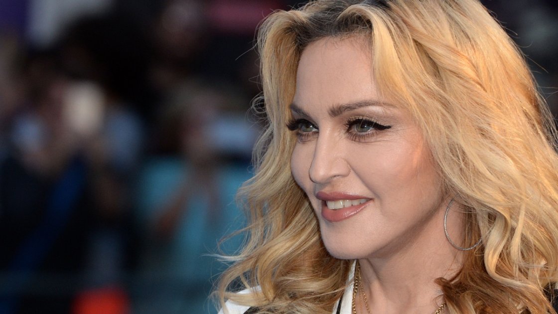 Madonna plans for cheek implants