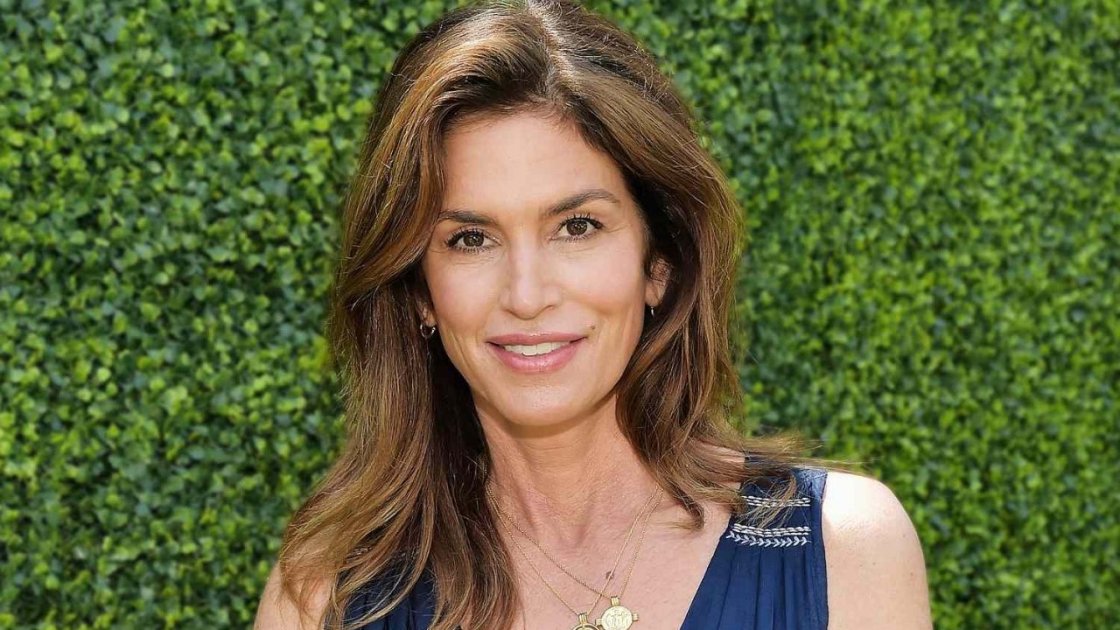 Cindy Crawford Clarifies Why She Shared Nude For 'playboy' Shoot Against All Advice