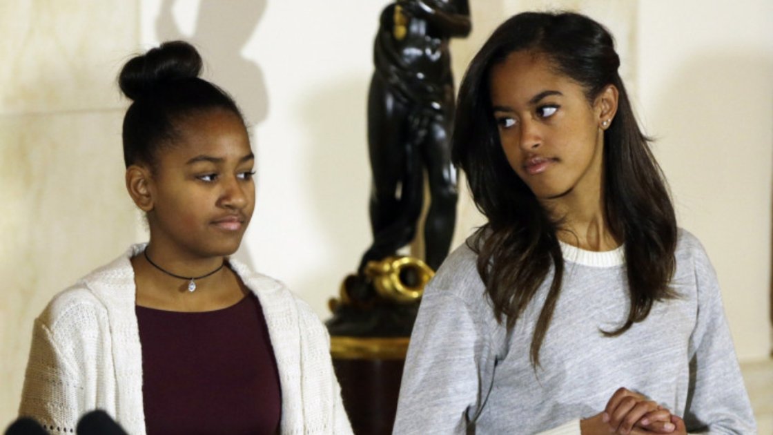 Malia Obama Displayed A Cheerful Countenance While Engaging In A Shopping Excursion With An Unidentified Gentleman