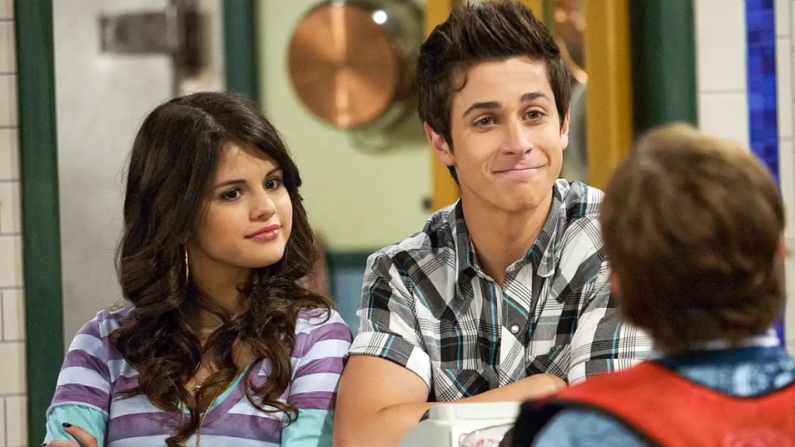 Selena Gomez's Relationships with Her Castmates on Wizards of Waverly Place