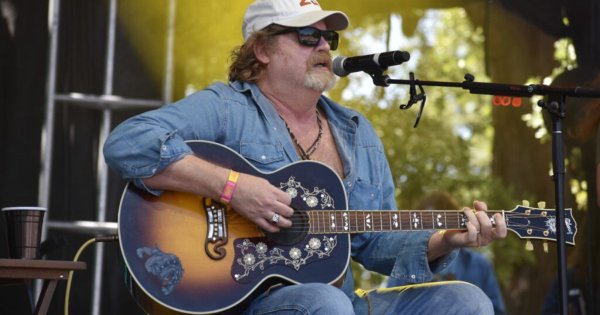 Charlie Robison: Renowned Country Singer-Songwriter Passes Away At Age 59