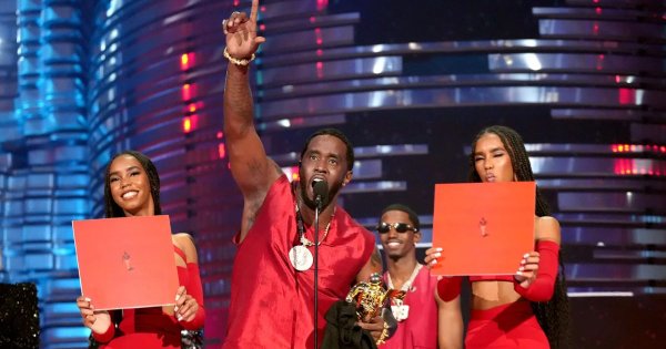 Diddy During MTV VMA's Global Icon Performance Of His Iconic Hits!