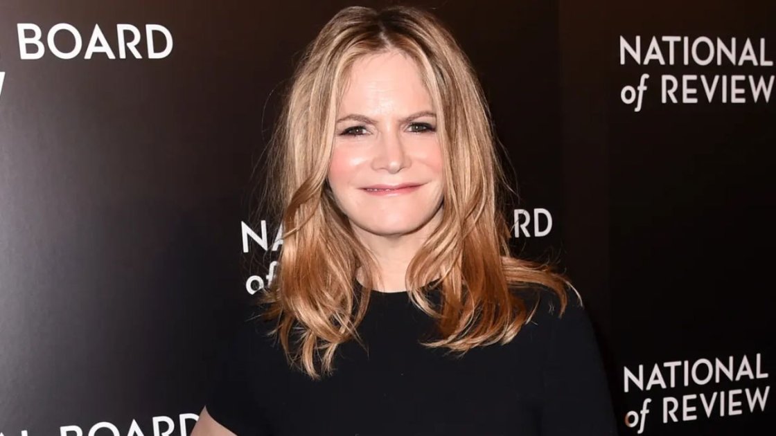 Jennifer Jason Leigh is currently one of the most iconic female actor in Hollywood