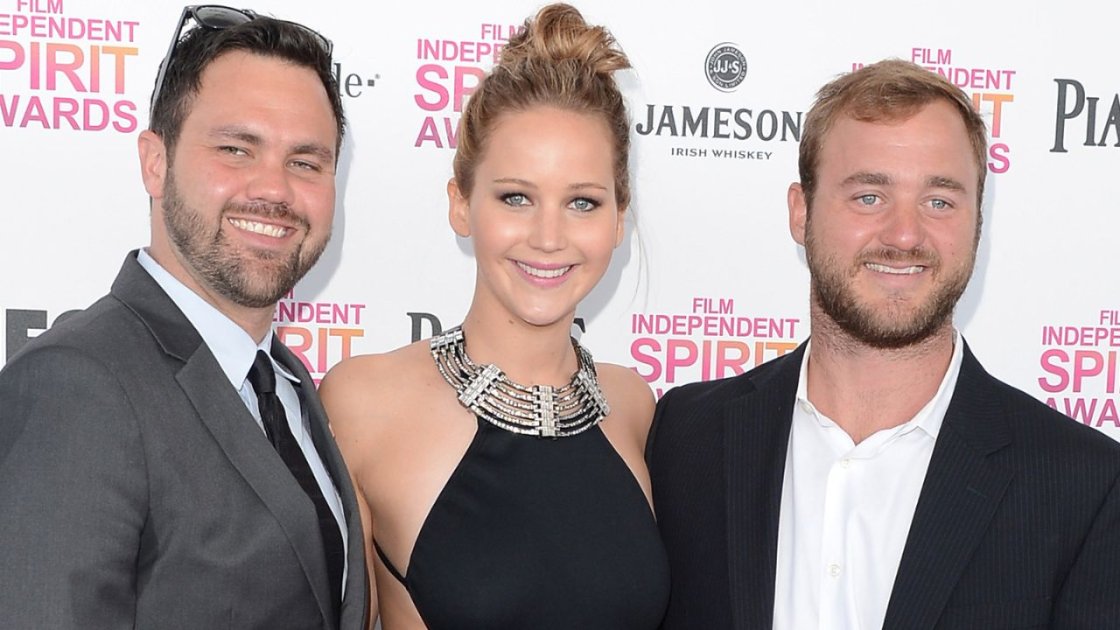 Jennifer Lawrence With Her Older Siblings Blaine And Ben