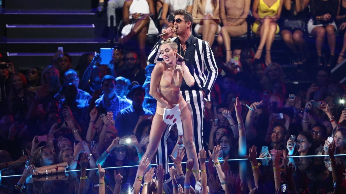 Another Controversial Move At The 2013 VMAs