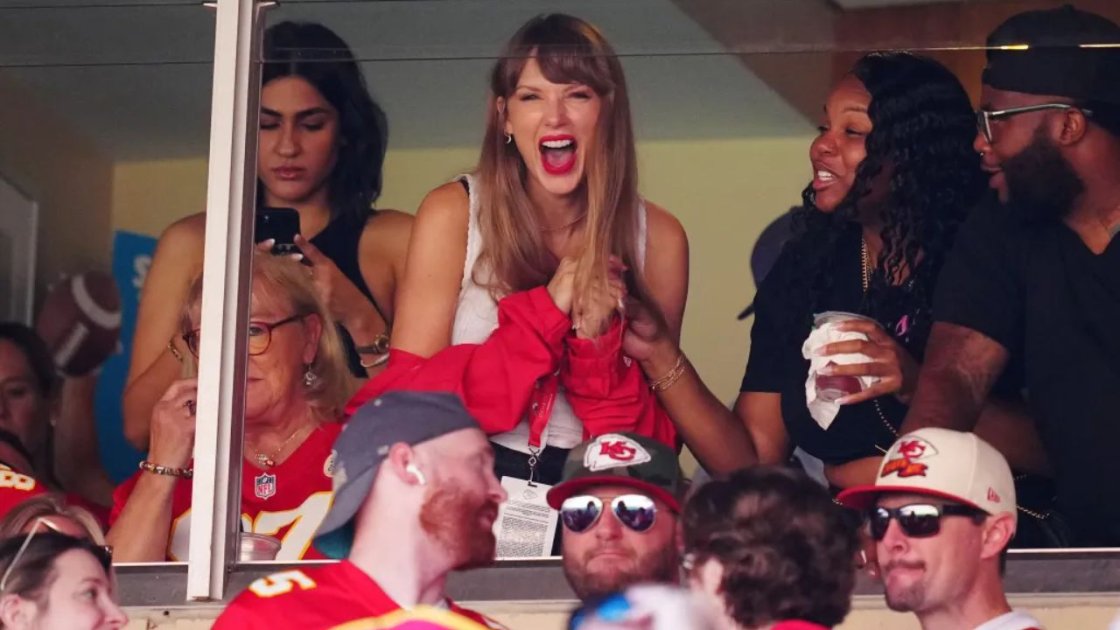 Travis Kelce And The Kansas City Chiefs Commemorate Their Triumph Against The Denver Broncos In The Presence Of Taylor Swift
