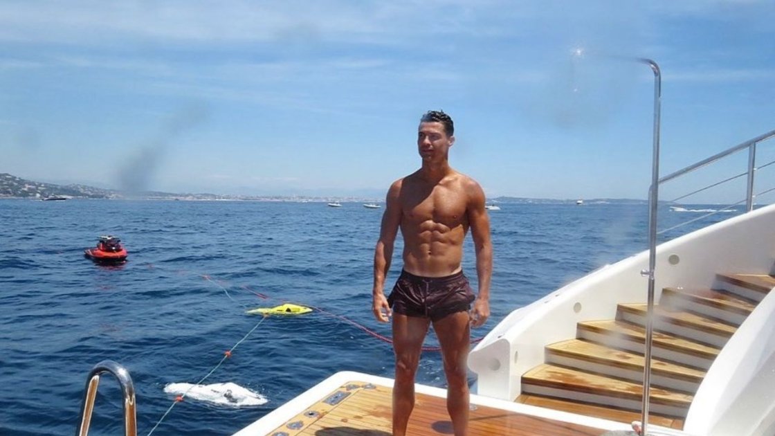 Cristian Ronaldo's vacation makes everyone green and envy