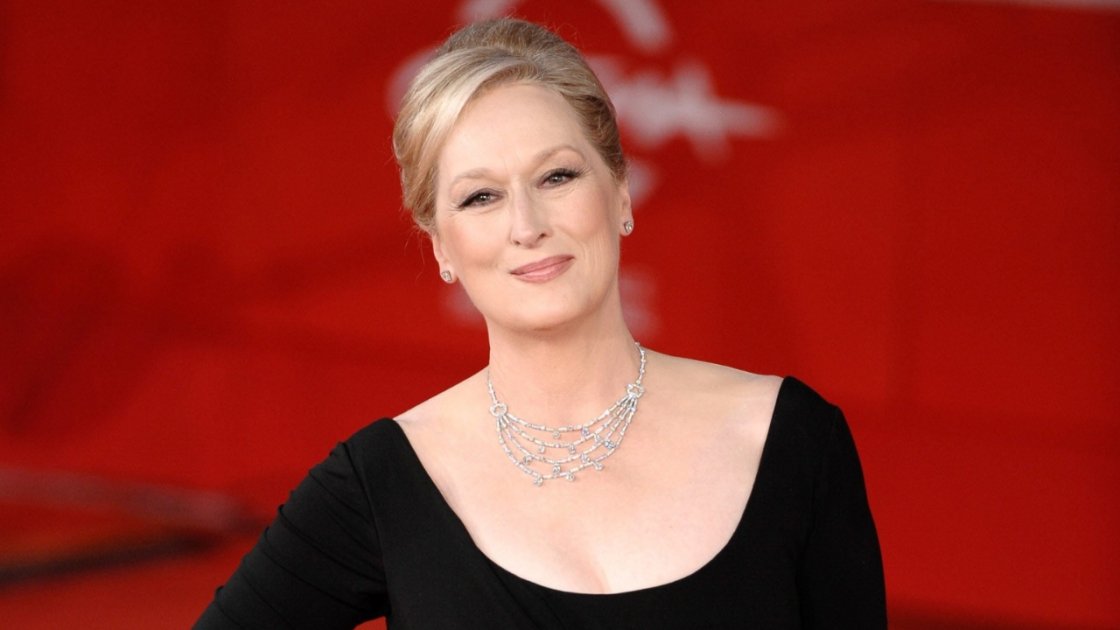 A Complete Rundown On Meryl Streep's Red Carpet Moments And Looks