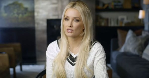 Holly Madison Lift The Veil And Reveals Eye-Opening Las Vegas Secrets!