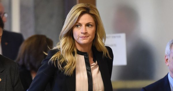Exposing Erin Andrews On-Camera Mishap: What Really Happened And Why Going Viral?